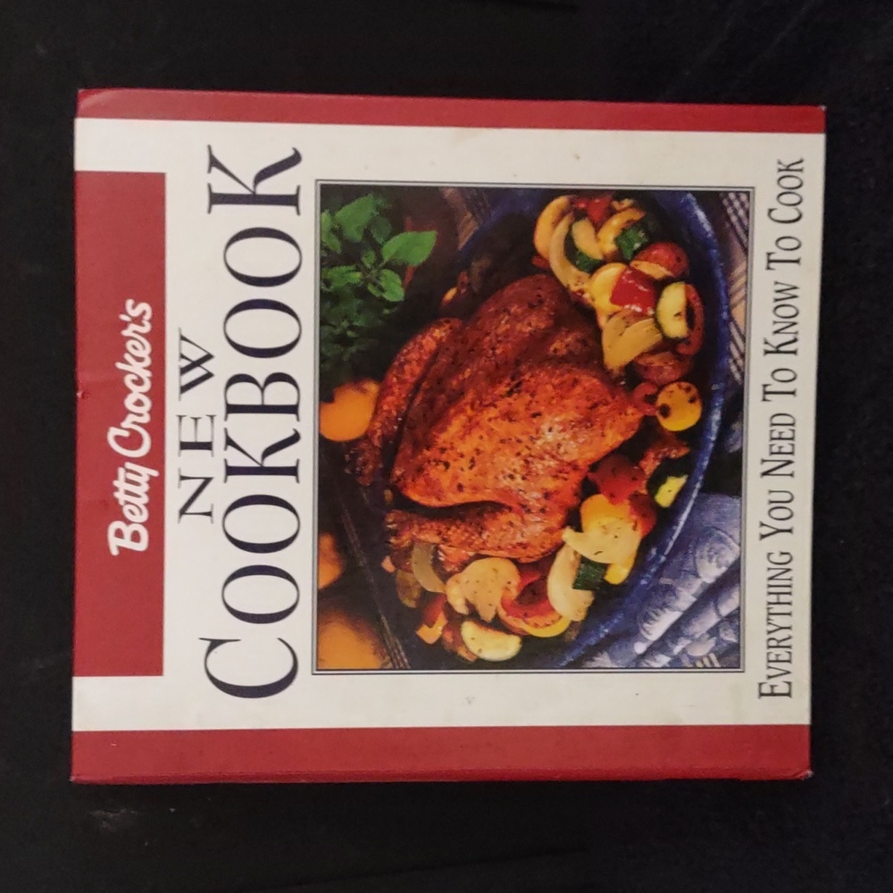 USED BETTY CROCKER'S NEW COOKBOOK EVERYTHING YOU NEED TO KNOW TO COOK